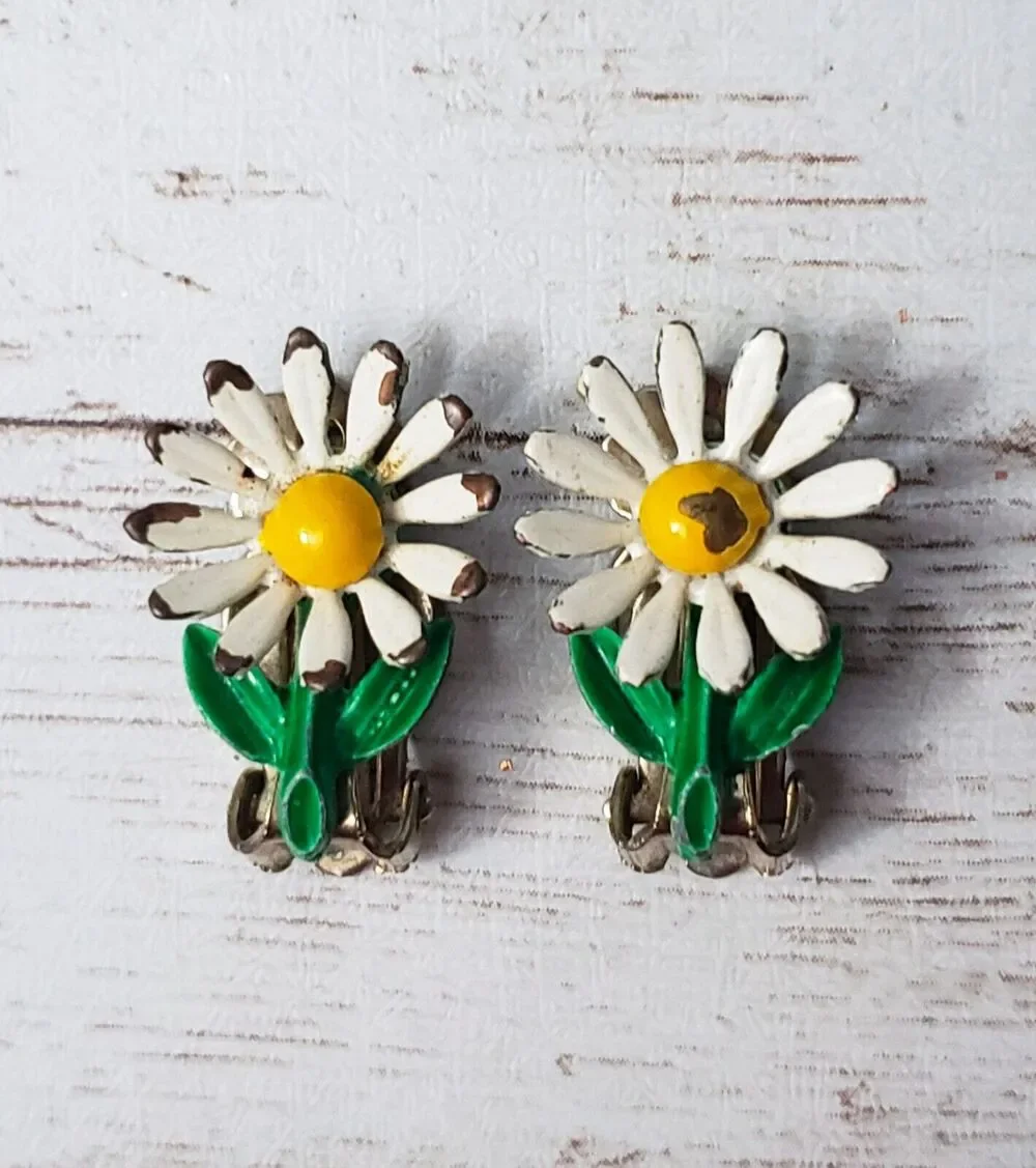 Vintage Clip On Earrings - Daisy - Paint Chipping